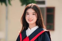 Thủ khoa khối A00 Hà Tĩnh: 'Khi cả nhà đi ngủ, em mới học'