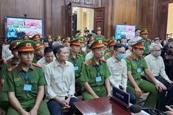 Những hình ảnh bên trong phiên tòa xét xử 'đại án' đăng kiểm