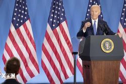 Thủ lĩnh Dân chủ tại Thượng viện đề nghị ông Biden ngừng nỗ lực tái cử