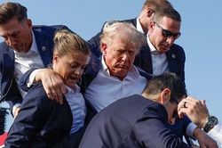 Việt Nam gửi lời thăm hỏi ông Trump sau vụ ám sát hụt