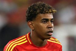Lamine Yamal nhận lương bèo bọt so với đồng đội, siêu cò Mendes đòi Barcelona tăng lương gấp