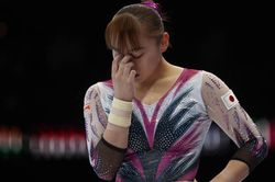Ngôi sao thể dục dụng cụ Nhật Bản bị trục xuất khỏi Olympic Paris vì hút thuốc