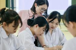 Bộ GD&ĐT công bố điểm sàn nhóm ngành sư phạm và sức khỏe