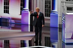 Ông Trump chính thức chấp nhận làm ứng viên Cộng hòa tranh cử Tổng thống Mỹ 2024