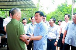 Bí thư Tỉnh ủy Nghệ An Thái Thanh Quý thăm, tặng quà gia đình chính sách, người có công tại huyện Tân Kỳ
