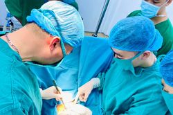 Phẫu thuật thành công cho bệnh nhi 20 tháng tuổi bị thoát vị bẹn phải