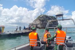 Đồn Biên phòng Thanh Lân cứu hộ thành công 7 thuyền viên trên phương tiện gặp nạn trên biển