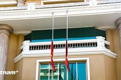 Hà Nội: Nhiều đơn vị treo cờ rủ sớm tưởng nhớ Tổng Bí thư Nguyễn Phú Trọng