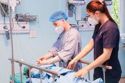 Cấp cứu thành công bệnh nhi 5 tuổi đi ngoài ra máu liên tục trong vòng 2 ngày