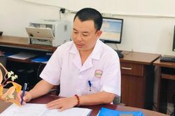 Bác sỹ đuổi theo xe máy cứu kịp thời cháu bé 2 tuổi bị tím tái do đuối nước