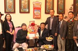 Lãnh đạo TP Đà Lạt thăm, tặng quà gia đình chính sách