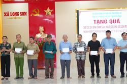 Đảng ủy Khối Doanh nghiệp dâng hương tưởng niệm các anh hùng liệt sĩ