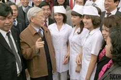 Tổng Bí thư Nguyễn Phú Trọng với ngành Y: Những hình ảnh không thể quên