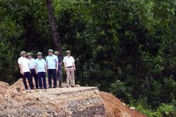 Phó Chủ tịch UBND tỉnh kiểm tra tình trạng sụt lún trên Quốc lộ 16 và tiến độ thi công các công trình thủy lợi