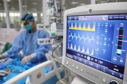 Đảm bảo trực cấp cứu, cung ứng đủ thuốc ứng phó bão số 2