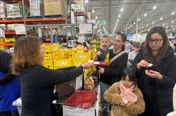 Quả vải Việt Nam 'cháy hàng' tại chuỗi siêu thị Costco ở Australia