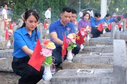 Tổ quốc đời đời ghi nhớ công ơn các anh hùng liệt sĩ