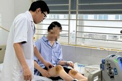 Người phụ nữ 43 tuổi nhiễm khuẩn huyết, hoại tử chân sau khi dùng ong đốt chữa bệnh khớp