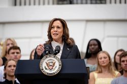 Ông Trump đệ đơn khiếu nại bà Harris