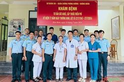 Trung đoàn 250 khám bệnh, tư vấn sức khỏe cho hơn 100 người dân