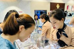 PNJ báo lãi hơn 1.100 tỷ đồng sau 2 quý kinh doanh