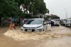 Mưa lớn dồn dập khắp miền Bắc
