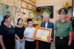 Truy tặng Huân chương Bảo vệ Tổ quốc đối với Phó trưởng Công an phường hy sinh