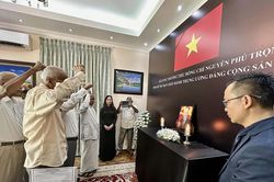 Đảng Cộng sản Sri Lanka treo cờ rủ tưởng niệm Tổng Bí thư Nguyễn Phú Trọng