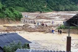 Hình ảnh tan hoang nơi lũ ống Điện Biên, sau một đêm cả bản trơ trọi bùn đất