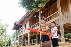 Người dân vùng cao Nghệ An treo cờ rủ tưởng nhớ Tổng Bí thư Nguyễn Phú Trọng