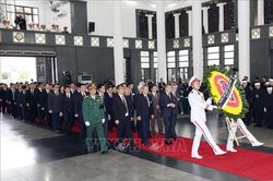 Đoàn Ban Tổ chức Trung ương viếng Tổng Bí thư Nguyễn Phú Trọng