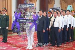 Đoàn cán bộ tỉnh Cà Mau viếng đồng chí Tổng bí thư Nguyễn Phú Trọng