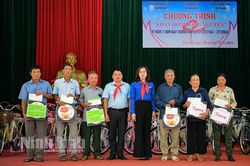 Tổ chức chương trình 'Khăn hồng tình nguyện' tại Yên Mô