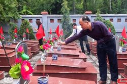 Huyện Yên Châu dâng hương nhân dịp kỷ niệm 77 năm Ngày Thương binh - Liệt sĩ