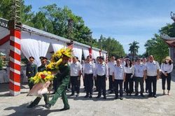 KTNN chuyên ngành Ia dâng hương tưởng niệm các Anh hùng liệt sĩ tại Nghĩa trang Liệt sĩ quốc tế Việt - Lào
