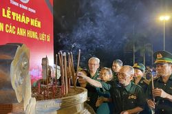 Bình Định thắp nến tưởng nhớ các anh hùng, liệt sĩ