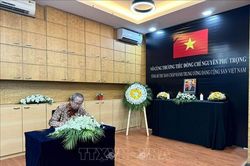 Đại diện chính quyền và ngoại giao đoàn ở Mumbai (Ấn Độ) viếng Tổng Bí thư Nguyễn Phú Trọng