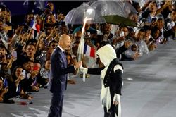 Nhân vật bí ẩn trong lễ khai mạc Olympic Paris