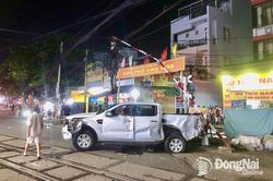 Xe bán tải va chạm với tàu hỏa trên đường Phạm Văn Thuận, 2 người tử vong tại chỗ