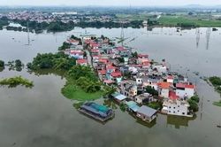 Thủy điện đóng bớt cửa xả để giảm áp lực ngập cho Hà Nội