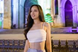 Cận cảnh vòng eo không chút mỡ thừa của Hoa hậu Mai Phương Thúy
