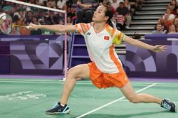 'Hot girl' cầu lông Thùy Linh thắng hủy diệt trận mở màn Olympic 2024