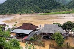 Điện Biên: Người dân vùng lũ Mường Pồn đùm bọc nhau sau mưa lũ