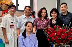 Nữ bác sĩ bị tấm kính rơi vào người sẽ trở lại làm việc tại Bệnh viện K