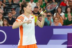 Lỡ cơ hội vàng ở set mở màn, 'hot girl' cầu lông Nguyễn Thùy Linh dừng bước sớm tại Olympic 2024
