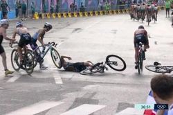 Cảnh hỗn loạn tại cuộc thi ba môn phối hợp Olympic Paris 2024