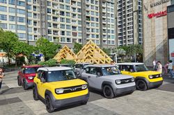 Những hình ảnh đầu tiên của VinFast VF 3 bản thương mại tại TP.HCM