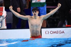 Kình ngư Trung Quốc tự phá kỷ lục thế giới của bản thân ở Olympic 2024, bỏ xa đối thủ trên đường giành HCV