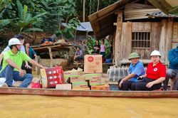 Hội chữ thập đỏ cứu trợ khẩn cấp cho 380 người dân ở Sơn La và Điện Biên