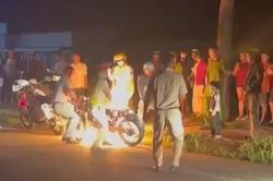 Khống chế thanh niên chống đối, lăng mạ CSGT, tự châm lửa đốt xe